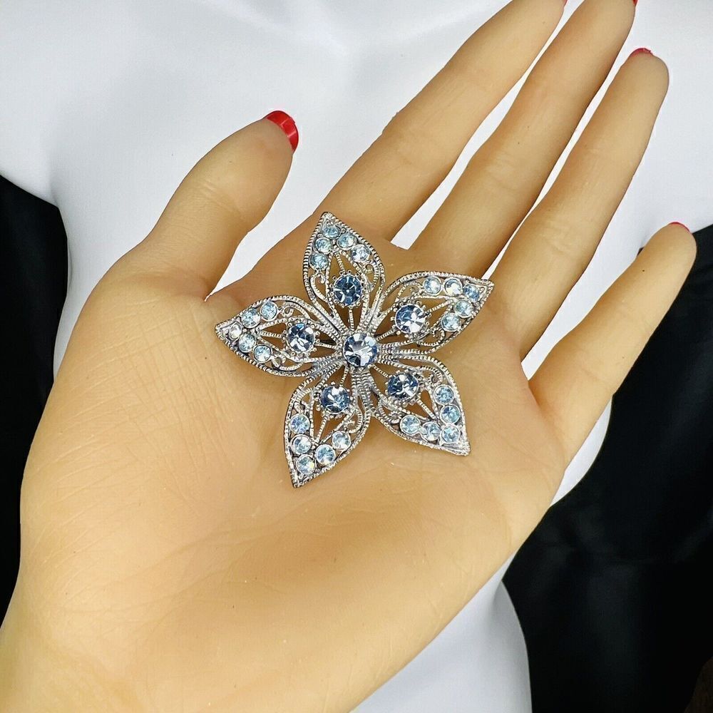 Vintage Blue Rhinestones Filigree Flower  Brooch Silver Tone PRETTY  4051 - Picture 5 of 10
